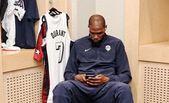 美国球员表现稳定，国际篮球联赛中获得成功