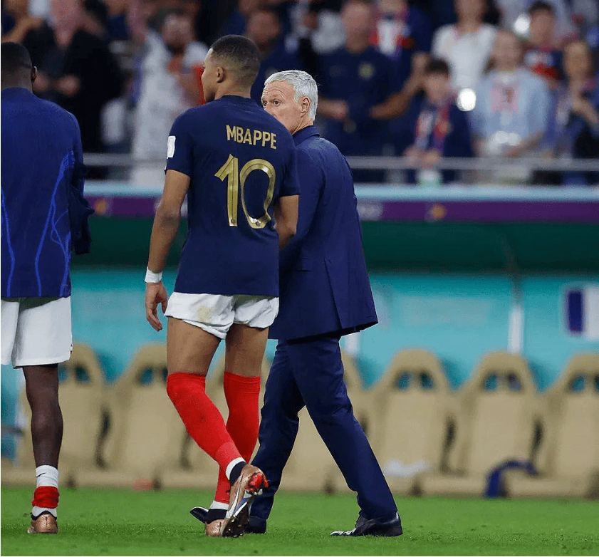 包含英格兰队赢得友谊赛，备战年世界杯的词条