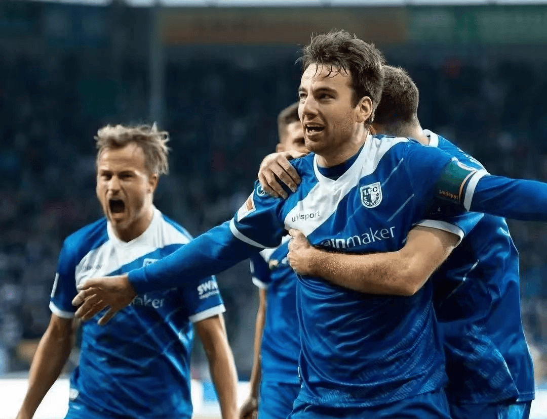 关于奥格斯堡球员专注备战下场比赛,迎战柏林赫塔的信息 关于奥格斯堡球员专注备战下场比赛,迎战柏林赫塔的信息